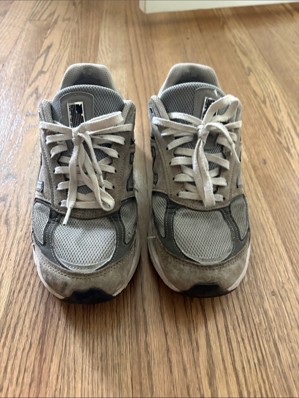 Men’s New Balance 990V5 Gray and White